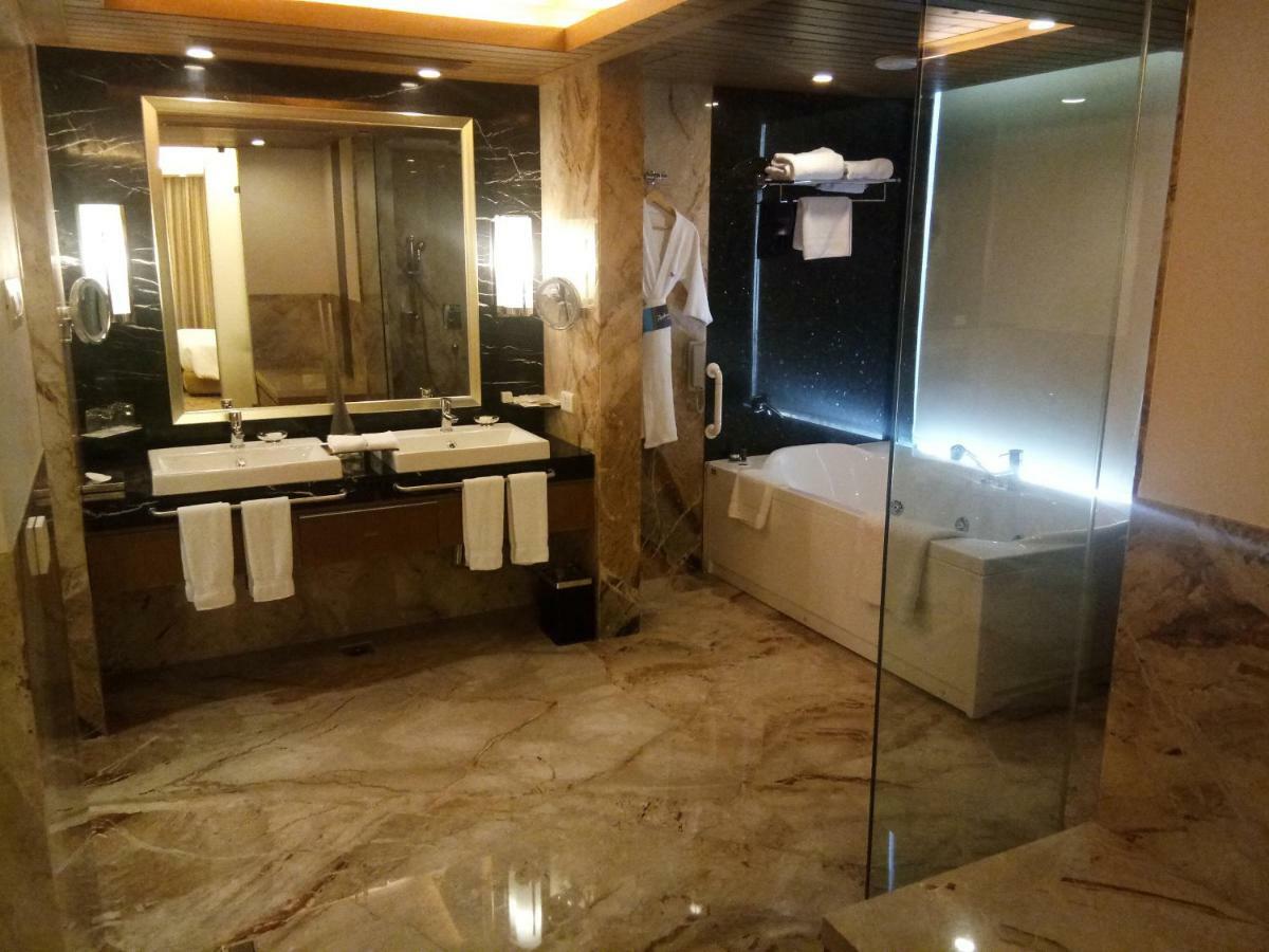 Suite One Bedroom Two-way Airport Transfer 4 pieces of laundry per & 20 minutes Foot Massag,1676758374:JPEG
